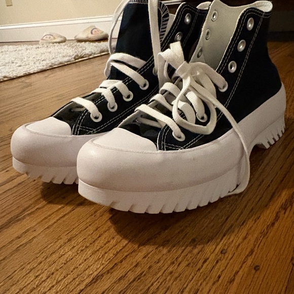 Converse Women's Chuck Taylor All Star Lugged 2.0 High-Top platform sneakers - Picture 2 of 5